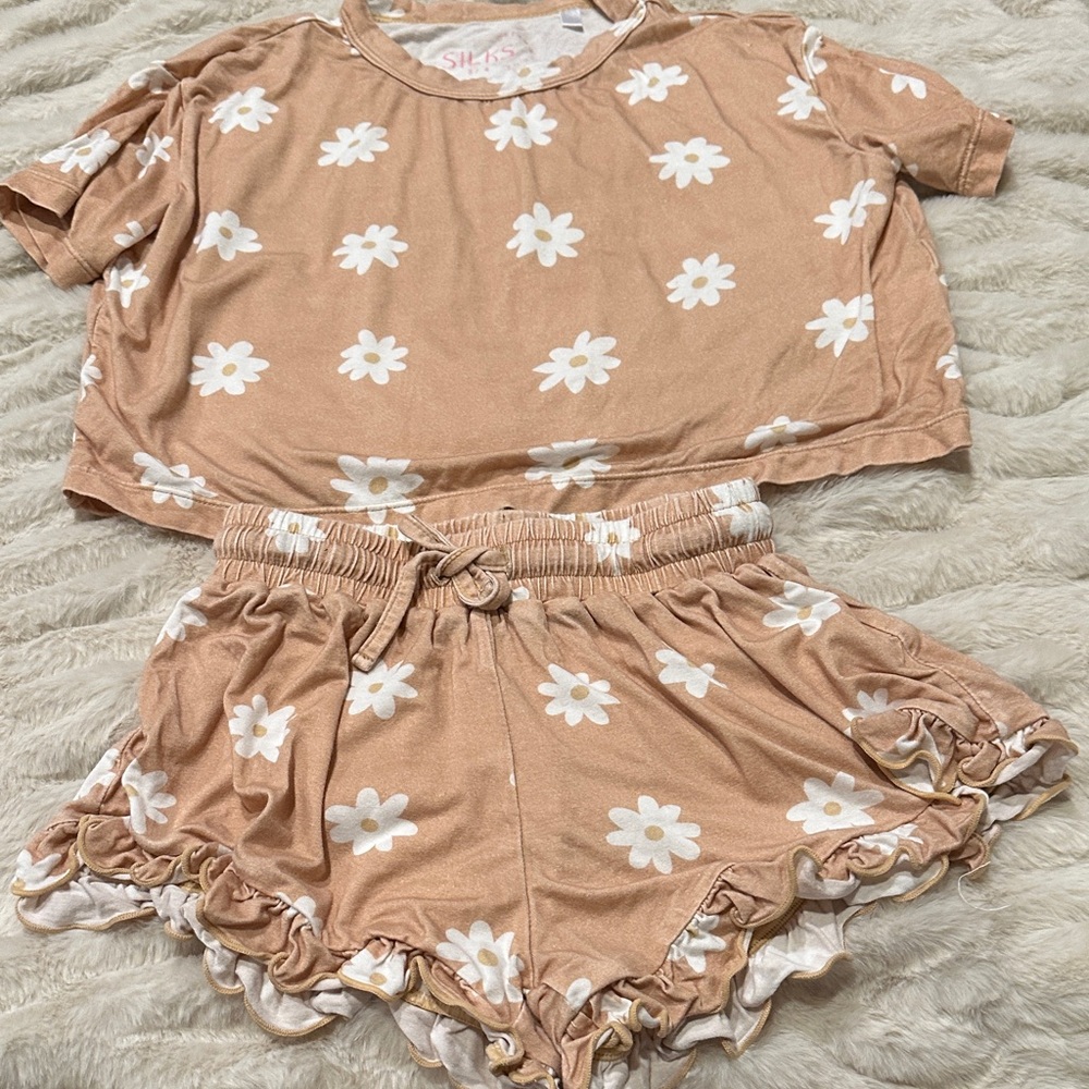 Silks size 3/4 Floral Pajama Set in Tan and White.  Great condition